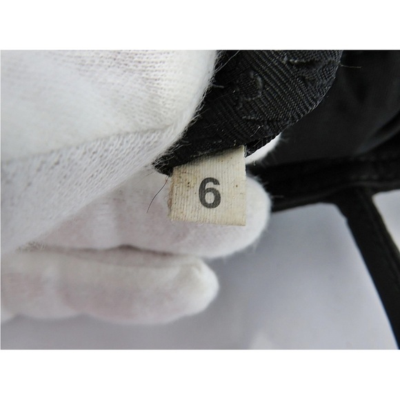 Prada Elegant Black Tote Bag - Picture 13 of 16